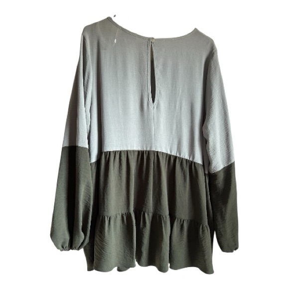 Spin Women's Size XL -2XL Two-Tone Long Sleeve Top - Picture 3 of 9